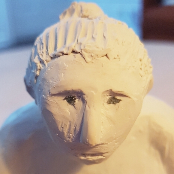 Seated Female Nude Clay Sculpture - Picture 4 of 8